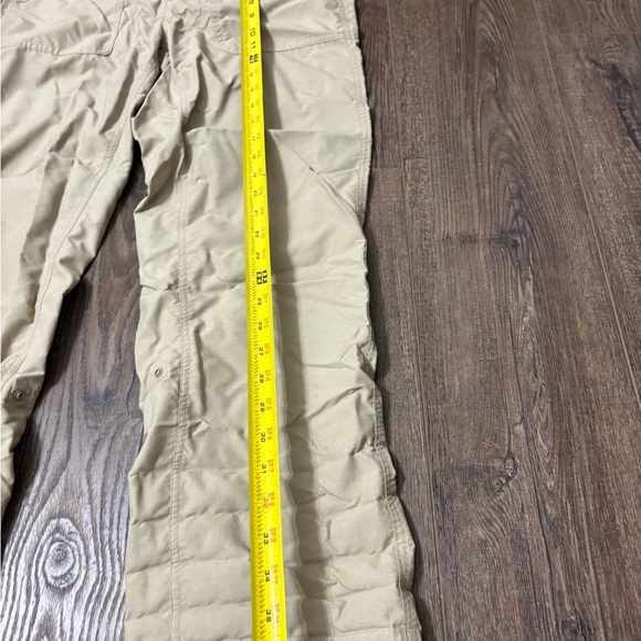 The North Face Women’s Beige Nylon Convertible Hiking Pants - Picture 6 of 15